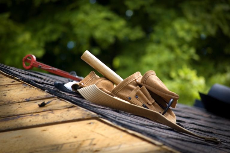 WHAT EVERY HOMEOWNER SHOULD KNOW ABOUT ROOF REPAIR?￼